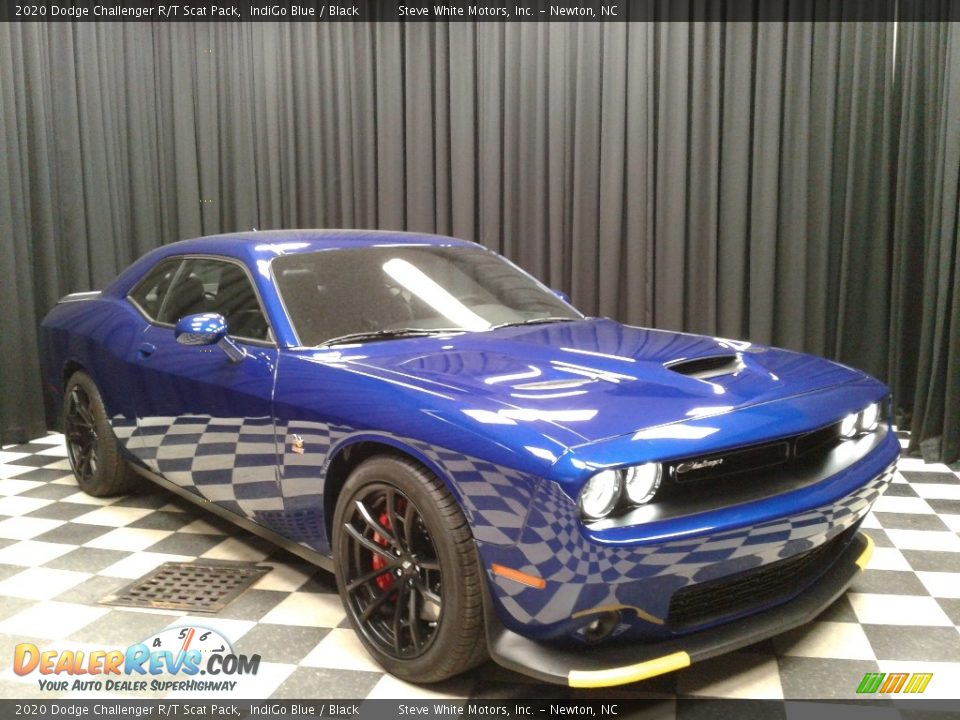 Front 3/4 View of 2020 Dodge Challenger R/T Scat Pack Photo #4