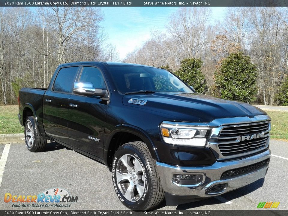 Front 3/4 View of 2020 Ram 1500 Laramie Crew Cab Photo #4