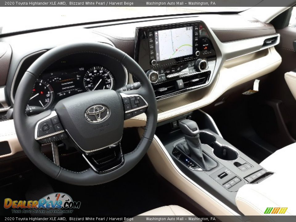 Dashboard of 2020 Toyota Highlander XLE AWD Photo #3