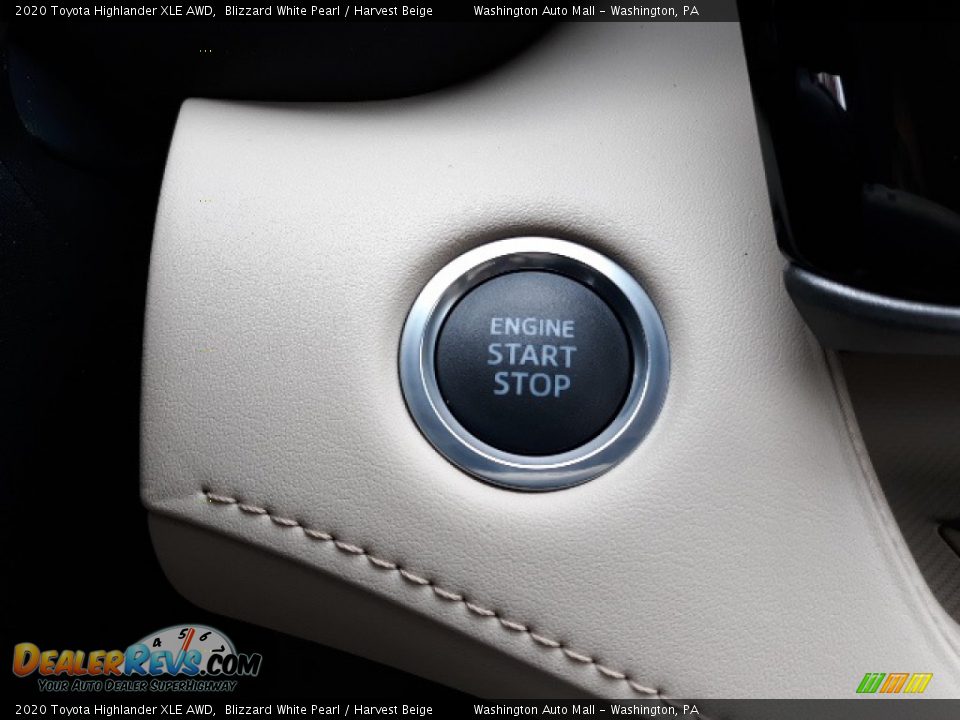 Controls of 2020 Toyota Highlander XLE AWD Photo #10