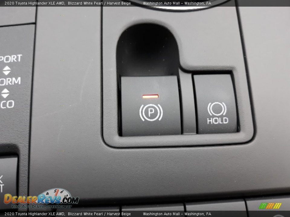 Controls of 2020 Toyota Highlander XLE AWD Photo #19