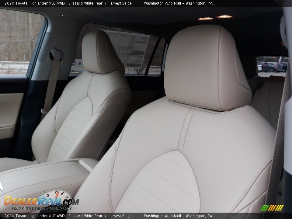 Front Seat of 2020 Toyota Highlander XLE AWD Photo #32