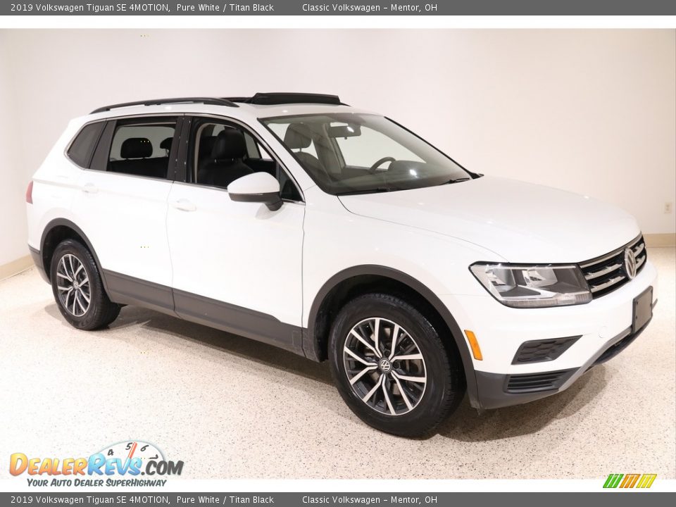 Front 3/4 View of 2019 Volkswagen Tiguan SE 4MOTION Photo #1