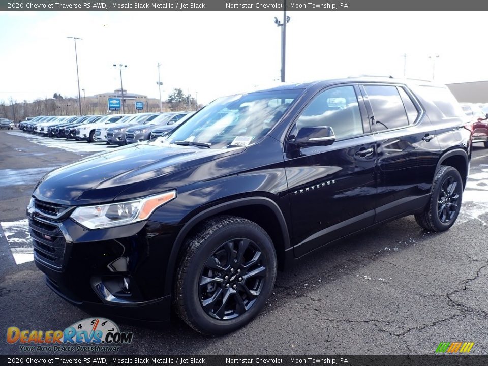 Front 3/4 View of 2020 Chevrolet Traverse RS AWD Photo #1