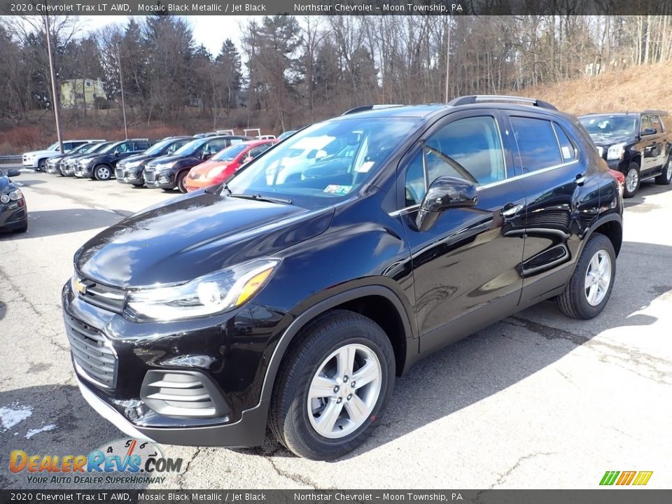 Front 3/4 View of 2020 Chevrolet Trax LT AWD Photo #1