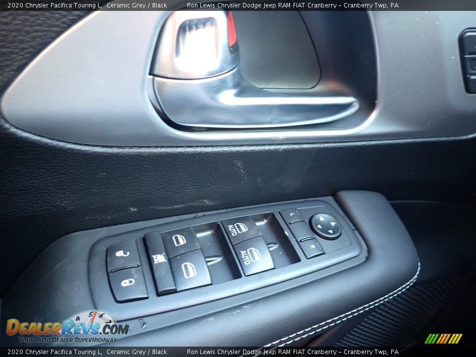 Controls of 2020 Chrysler Pacifica Touring L Photo #20
