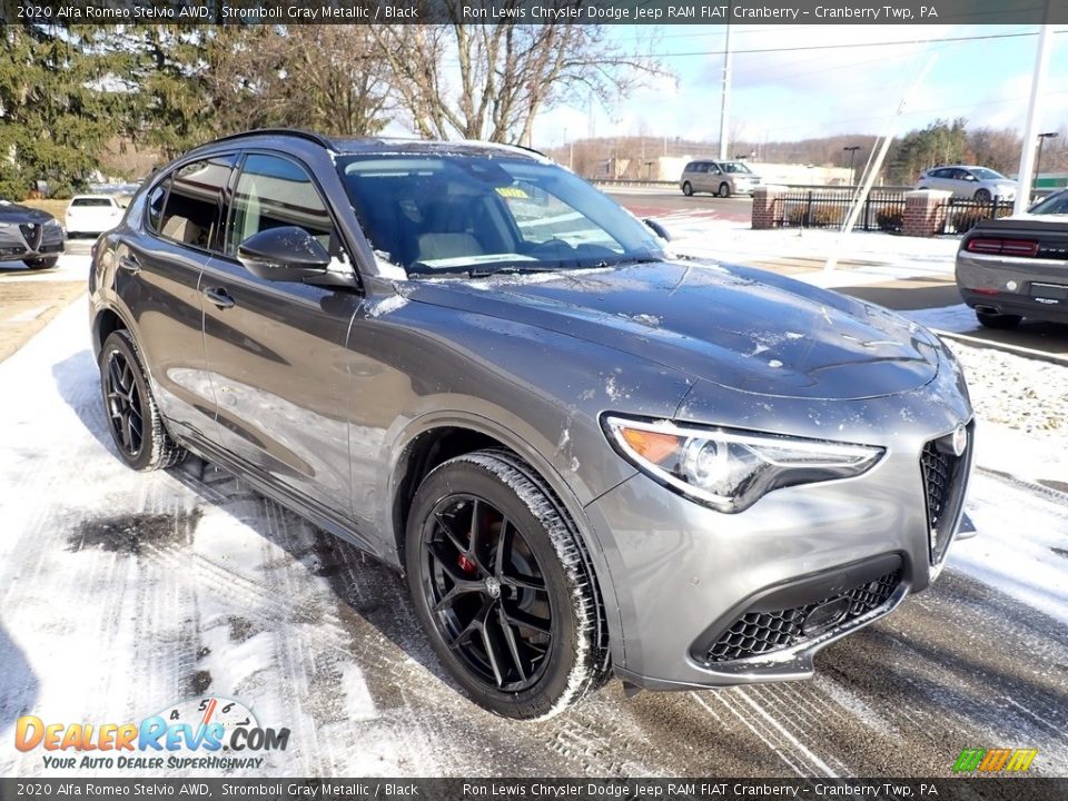 Front 3/4 View of 2020 Alfa Romeo Stelvio AWD Photo #8