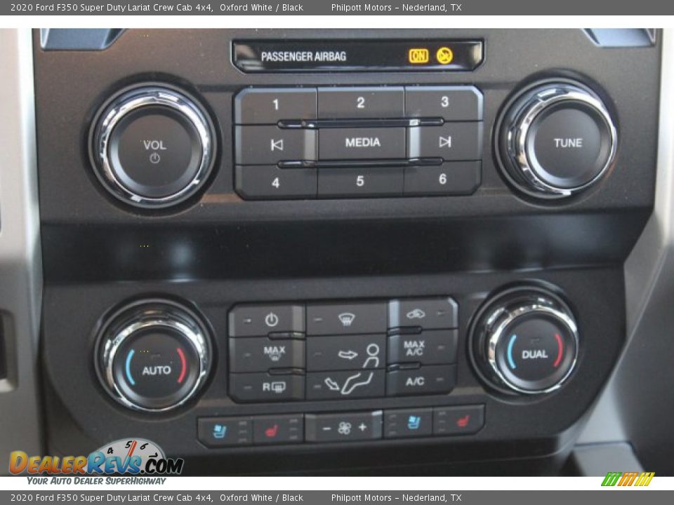 2020 Ford F350 Super Duty Lariat Crew Cab 4x4 Oxford White / Black Photo #17