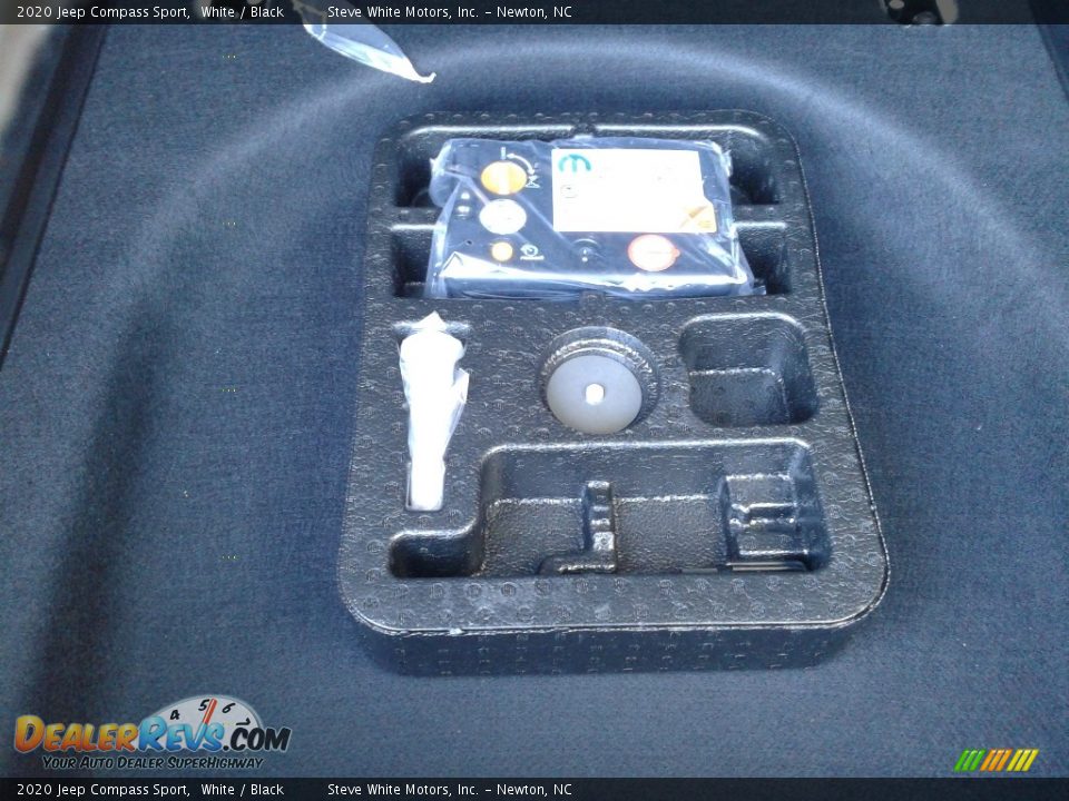 2020 Jeep Compass Sport White / Black Photo #15