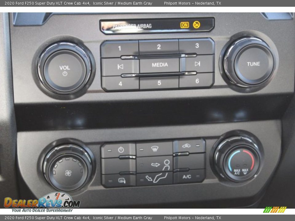 2020 Ford F250 Super Duty XLT Crew Cab 4x4 Iconic Silver / Medium Earth Gray Photo #16