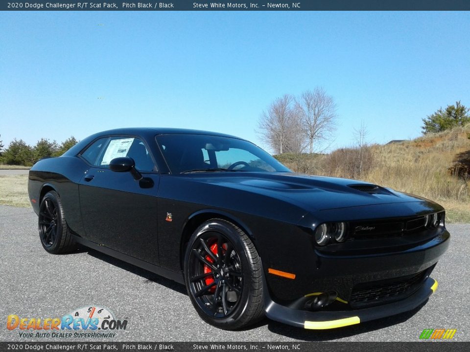 Front 3/4 View of 2020 Dodge Challenger R/T Scat Pack Photo #4