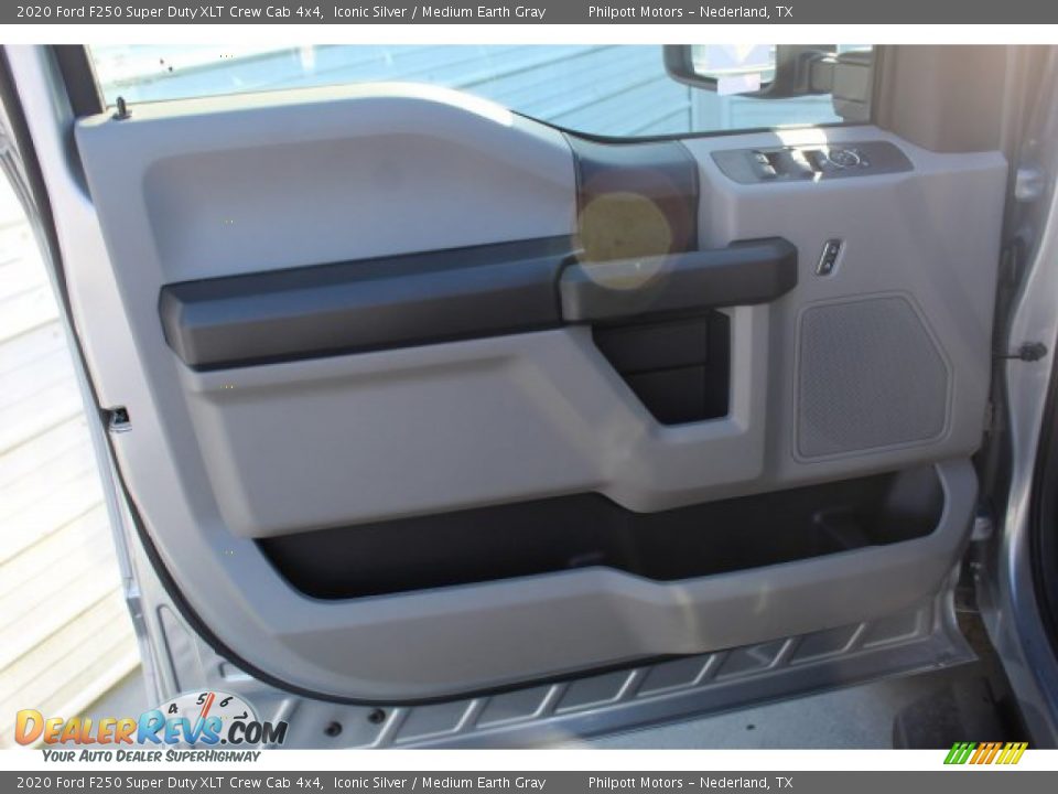 2020 Ford F250 Super Duty XLT Crew Cab 4x4 Iconic Silver / Medium Earth Gray Photo #9