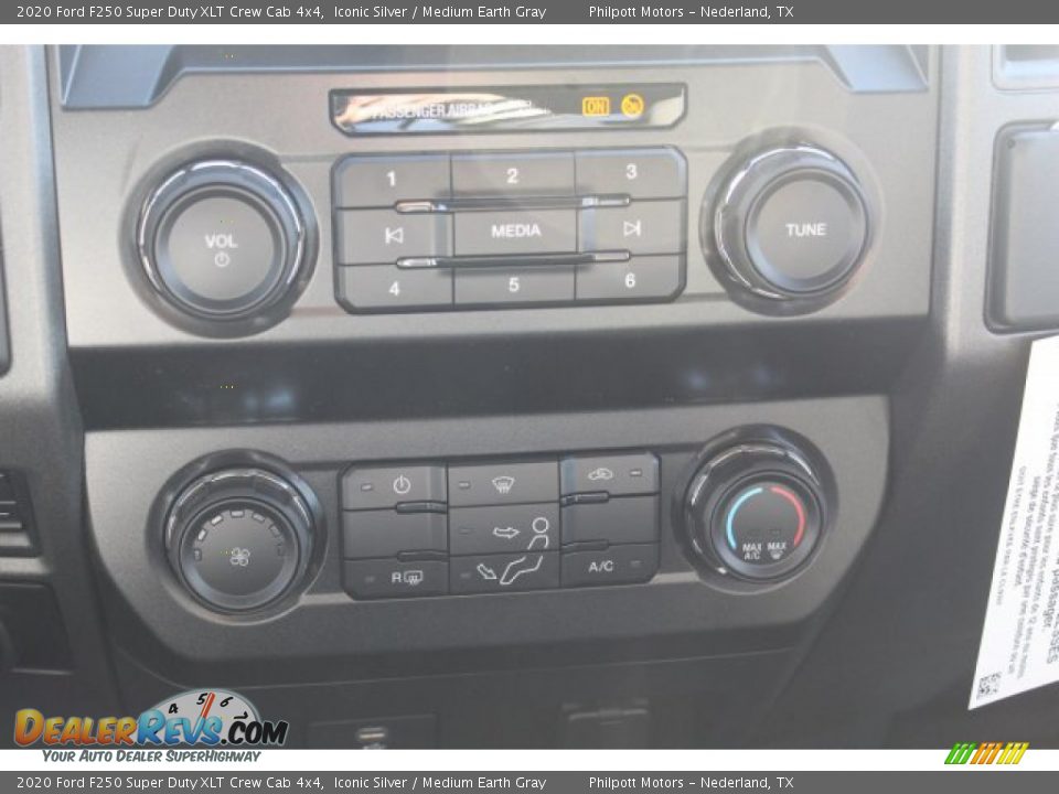 2020 Ford F250 Super Duty XLT Crew Cab 4x4 Iconic Silver / Medium Earth Gray Photo #16