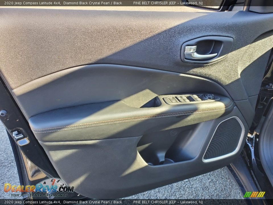 2020 Jeep Compass Latitude 4x4 Diamond Black Crystal Pearl / Black Photo #8