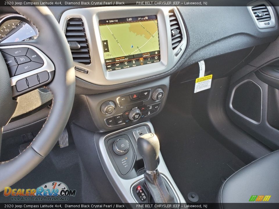 2020 Jeep Compass Latitude 4x4 Diamond Black Crystal Pearl / Black Photo #10