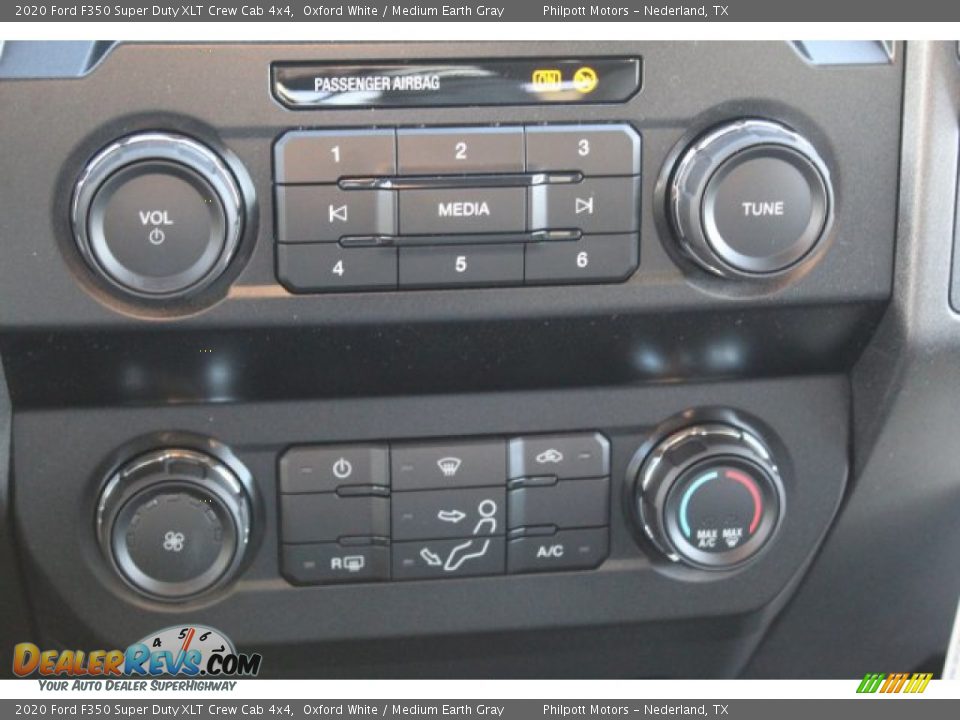 2020 Ford F350 Super Duty XLT Crew Cab 4x4 Oxford White / Medium Earth Gray Photo #16