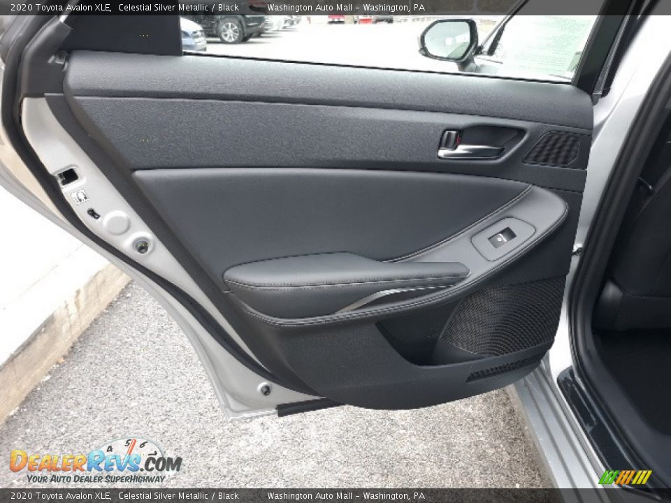 Door Panel of 2020 Toyota Avalon XLE Photo #12