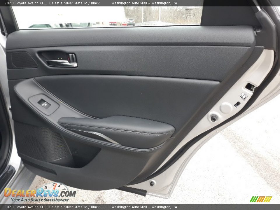 Door Panel of 2020 Toyota Avalon XLE Photo #17