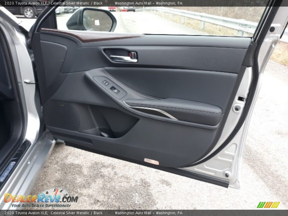 Door Panel of 2020 Toyota Avalon XLE Photo #22
