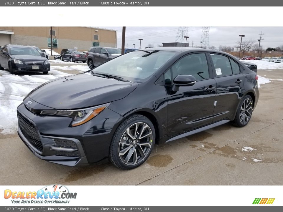Front 3/4 View of 2020 Toyota Corolla SE Photo #1