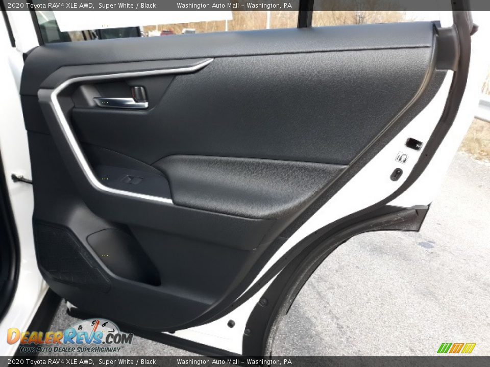 2020 Toyota RAV4 XLE AWD Super White / Black Photo #33
