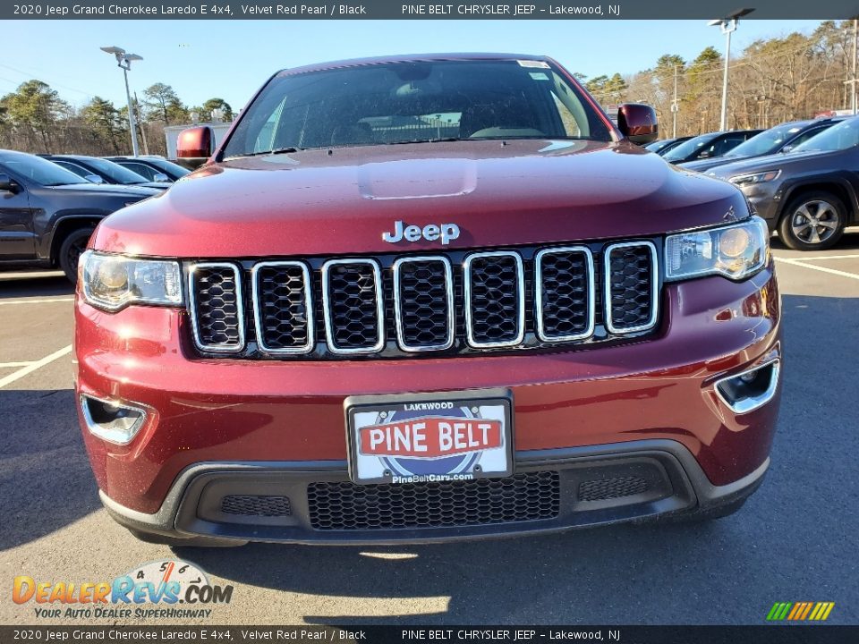2020 Jeep Grand Cherokee Laredo E 4x4 Velvet Red Pearl / Black Photo #2