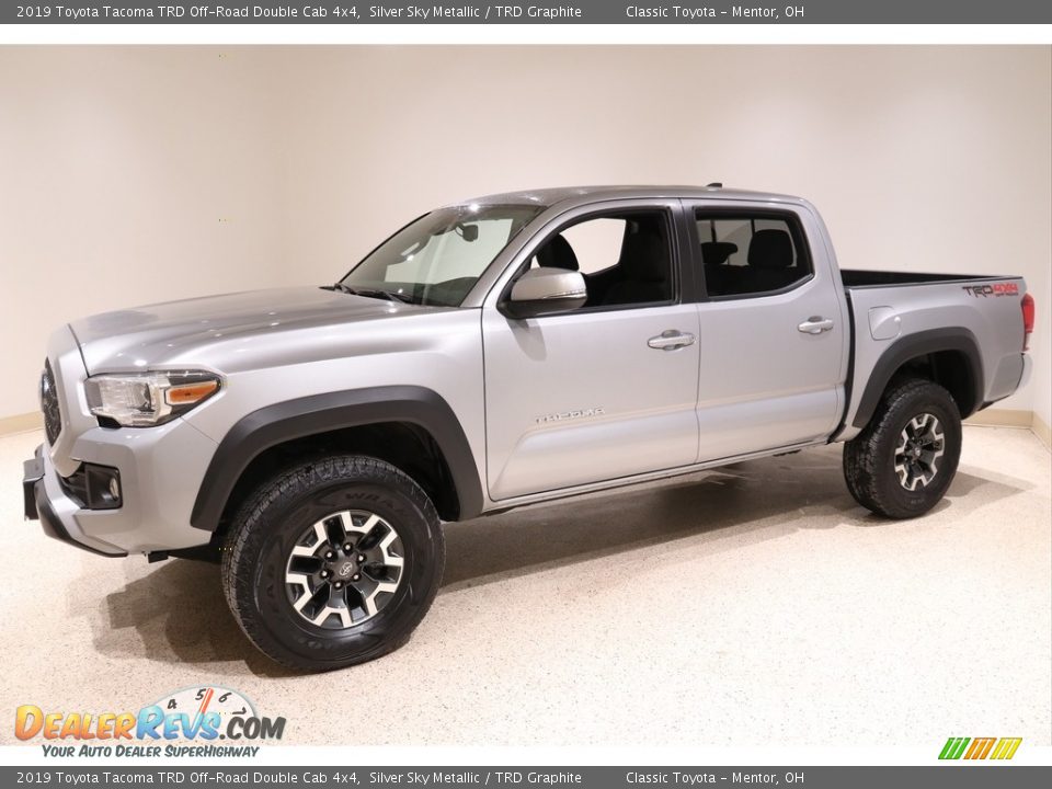 Front 3/4 View of 2019 Toyota Tacoma TRD Off-Road Double Cab 4x4 Photo #3