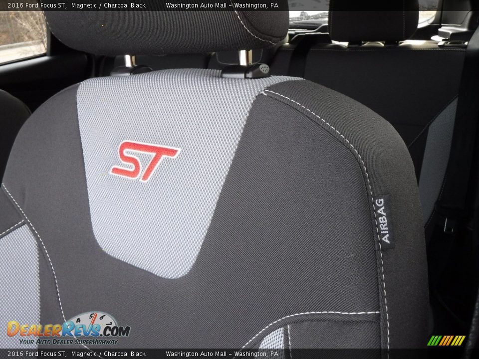 2016 Ford Focus ST Magnetic / Charcoal Black Photo #15