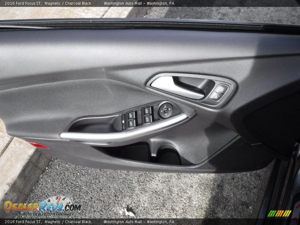 2016 Ford Focus ST Magnetic / Charcoal Black Photo #16