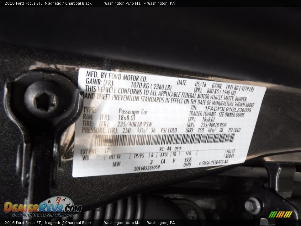 2016 Ford Focus ST Magnetic / Charcoal Black Photo #31