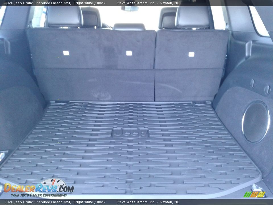 2020 Jeep Grand Cherokee Laredo 4x4 Bright White / Black Photo #15