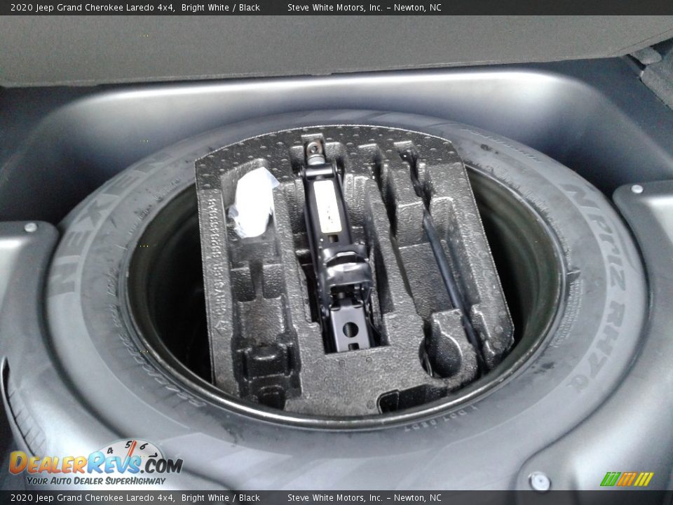 2020 Jeep Grand Cherokee Laredo 4x4 Bright White / Black Photo #16