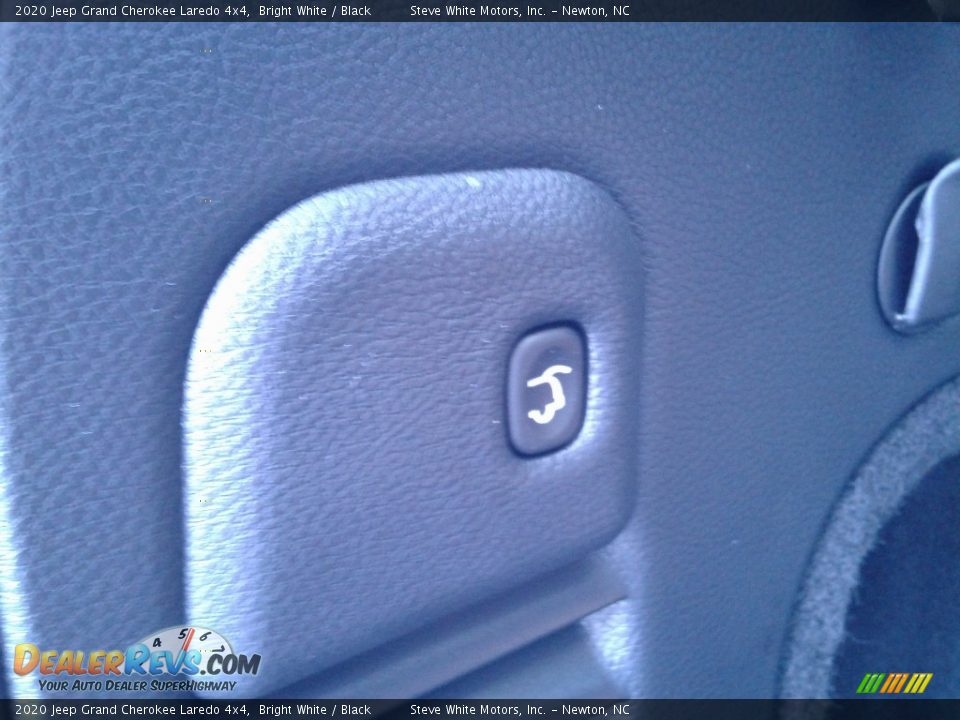 2020 Jeep Grand Cherokee Laredo 4x4 Bright White / Black Photo #17