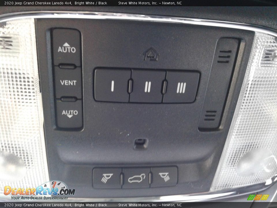 2020 Jeep Grand Cherokee Laredo 4x4 Bright White / Black Photo #31