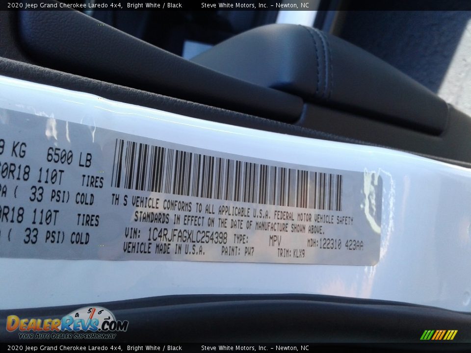 2020 Jeep Grand Cherokee Laredo 4x4 Bright White / Black Photo #35