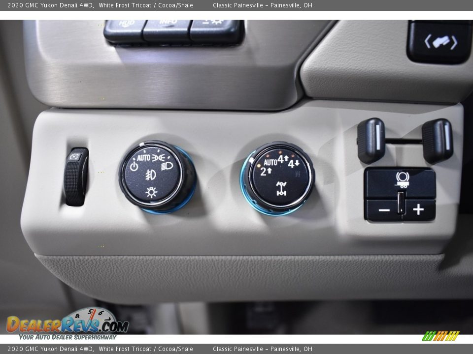 Controls of 2020 GMC Yukon Denali 4WD Photo #5