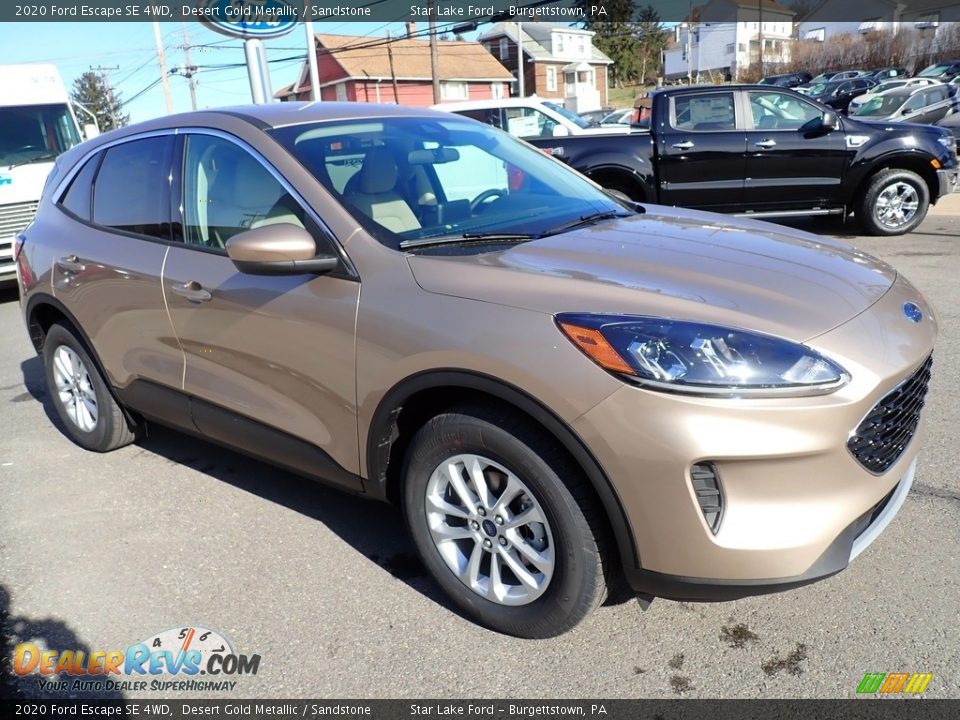 Front 3/4 View of 2020 Ford Escape SE 4WD Photo #8