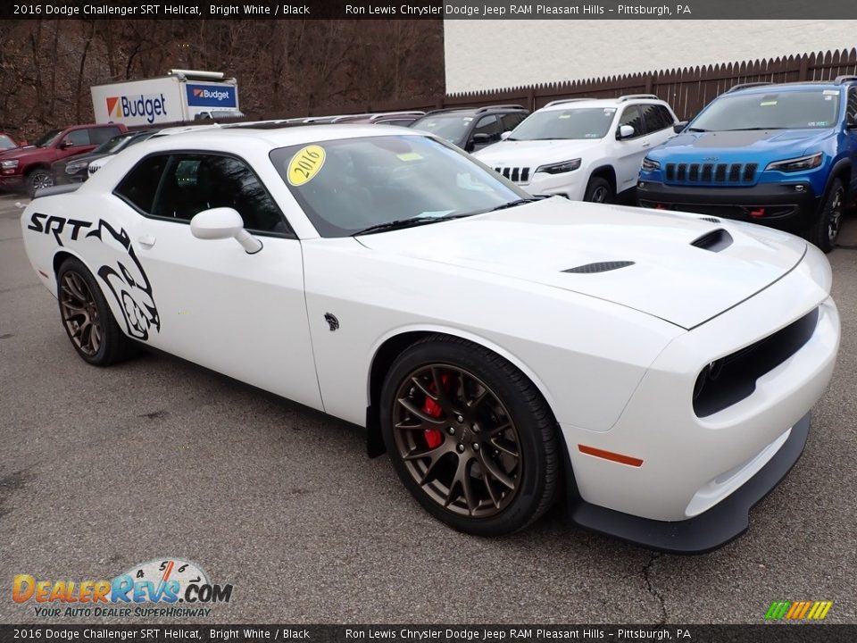 Front 3/4 View of 2016 Dodge Challenger SRT Hellcat Photo #7