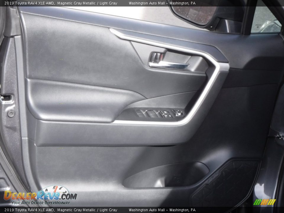 2019 Toyota RAV4 XLE AWD Magnetic Gray Metallic / Light Gray Photo #12