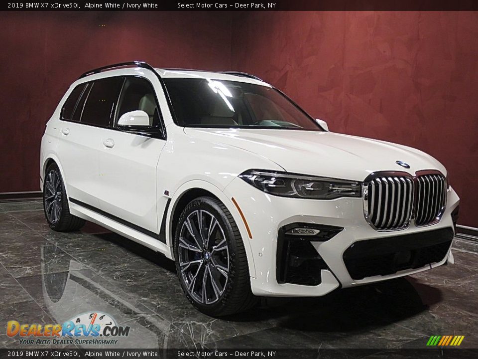Front 3/4 View of 2019 BMW X7 xDrive50i Photo #4