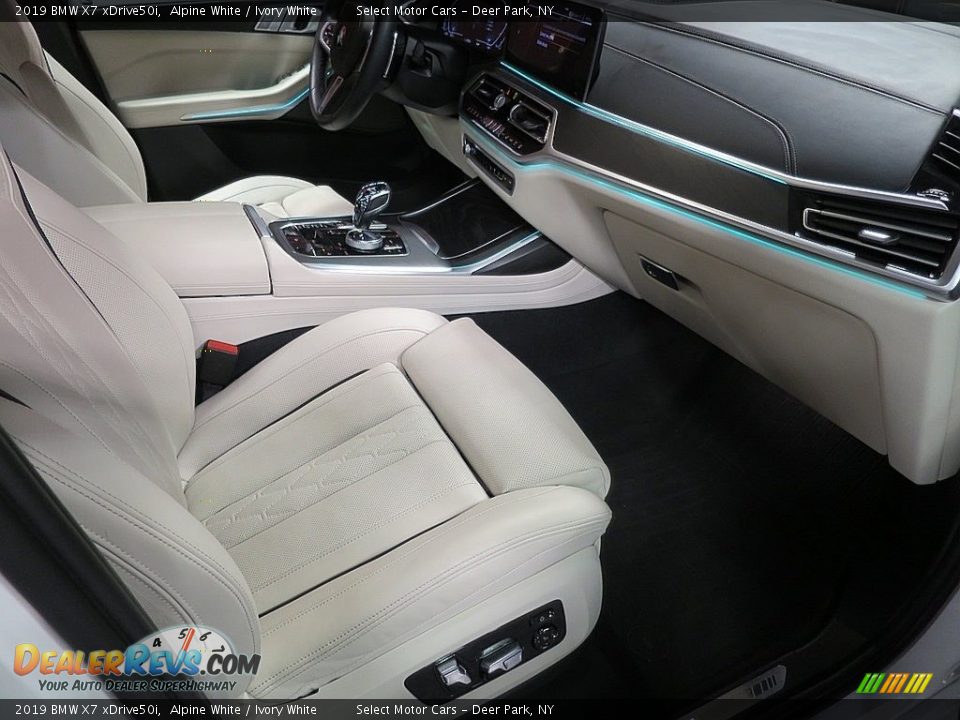 Front Seat of 2019 BMW X7 xDrive50i Photo #19