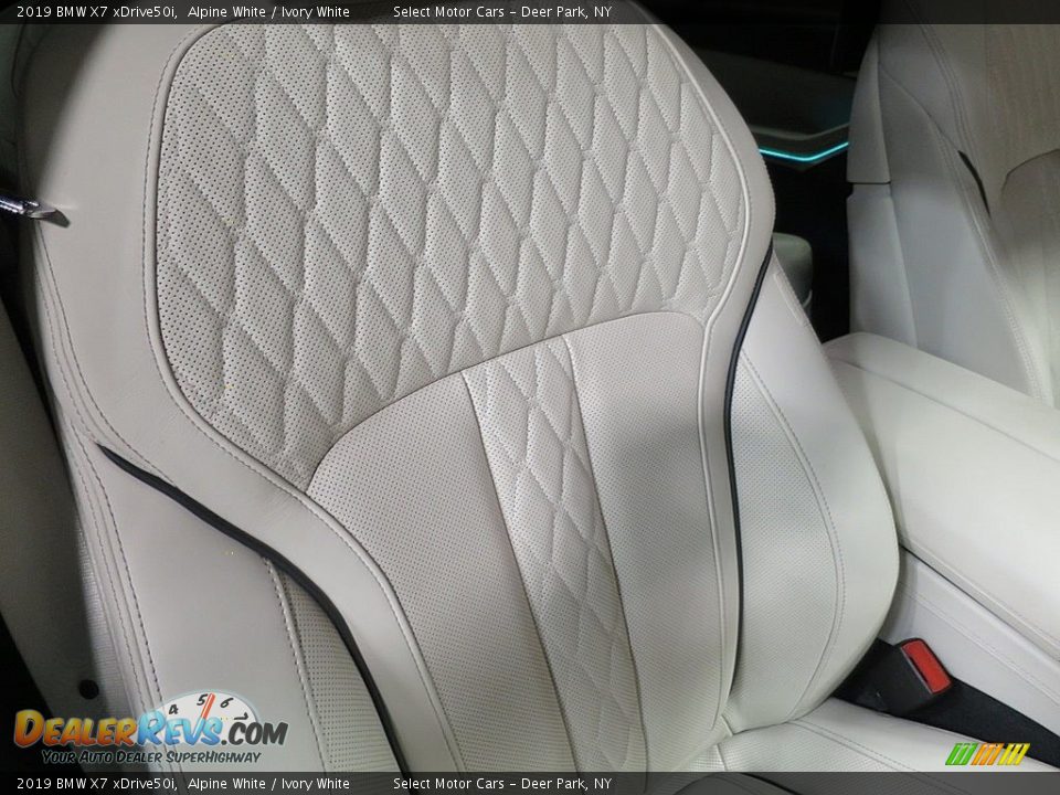 Front Seat of 2019 BMW X7 xDrive50i Photo #24