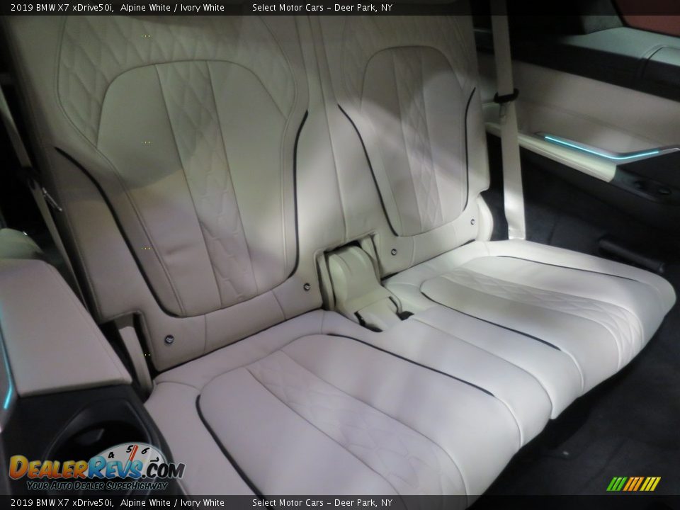 Rear Seat of 2019 BMW X7 xDrive50i Photo #28