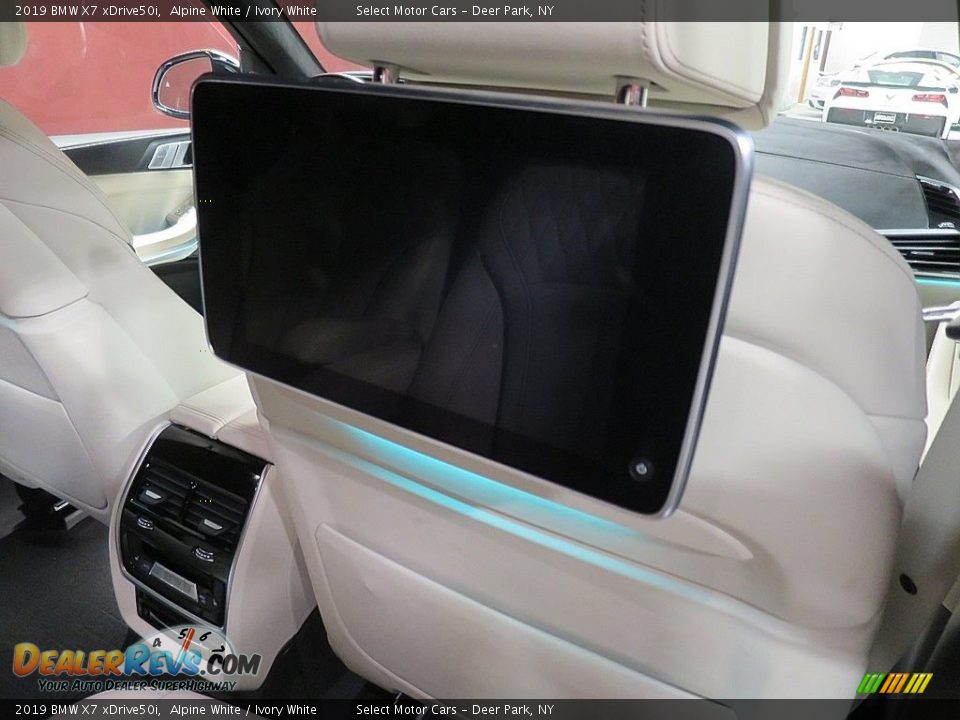 Entertainment System of 2019 BMW X7 xDrive50i Photo #29