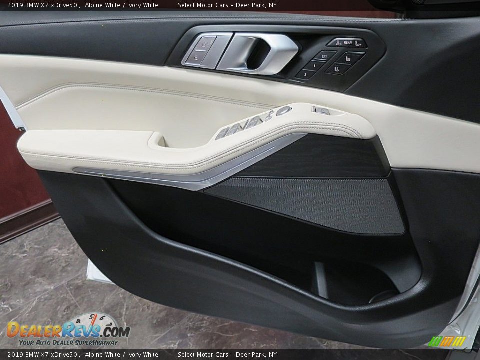 Door Panel of 2019 BMW X7 xDrive50i Photo #33