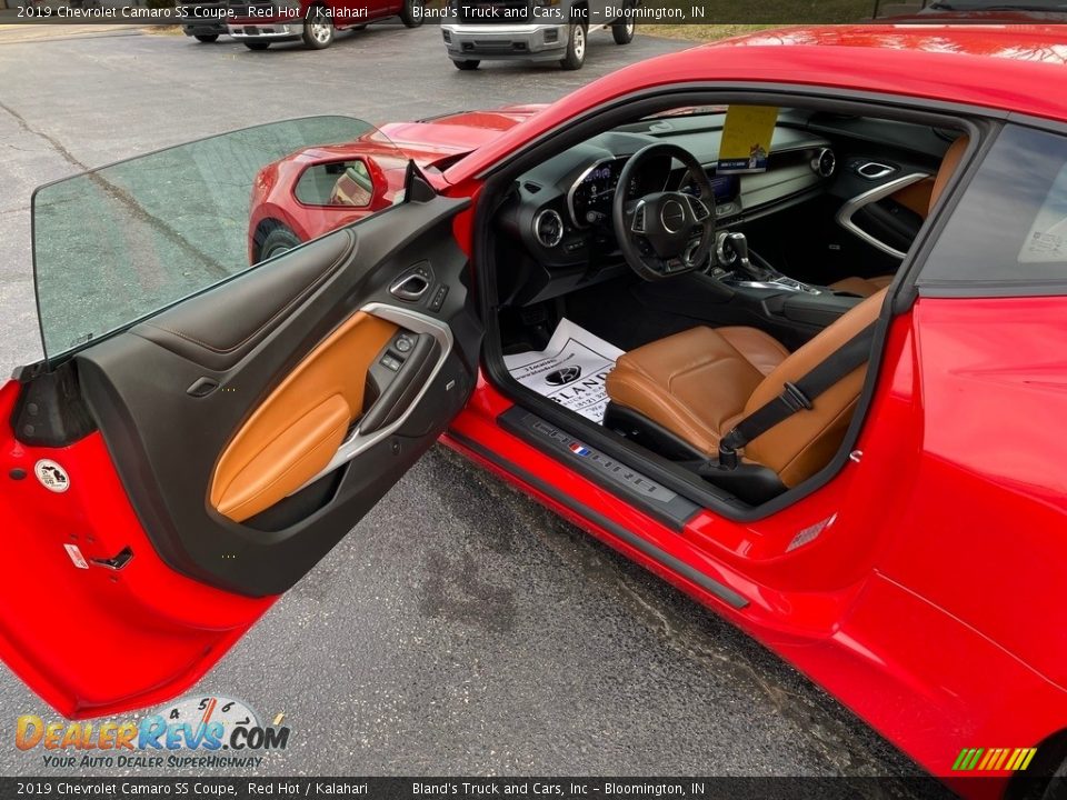 Front Seat of 2019 Chevrolet Camaro SS Coupe Photo #9