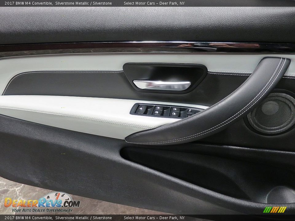 Door Panel of 2017 BMW M4 Convertible Photo #23