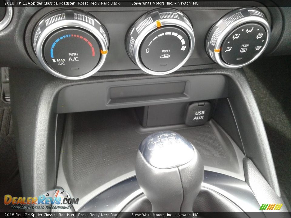 Controls of 2018 Fiat 124 Spider Classica Roadster Photo #15