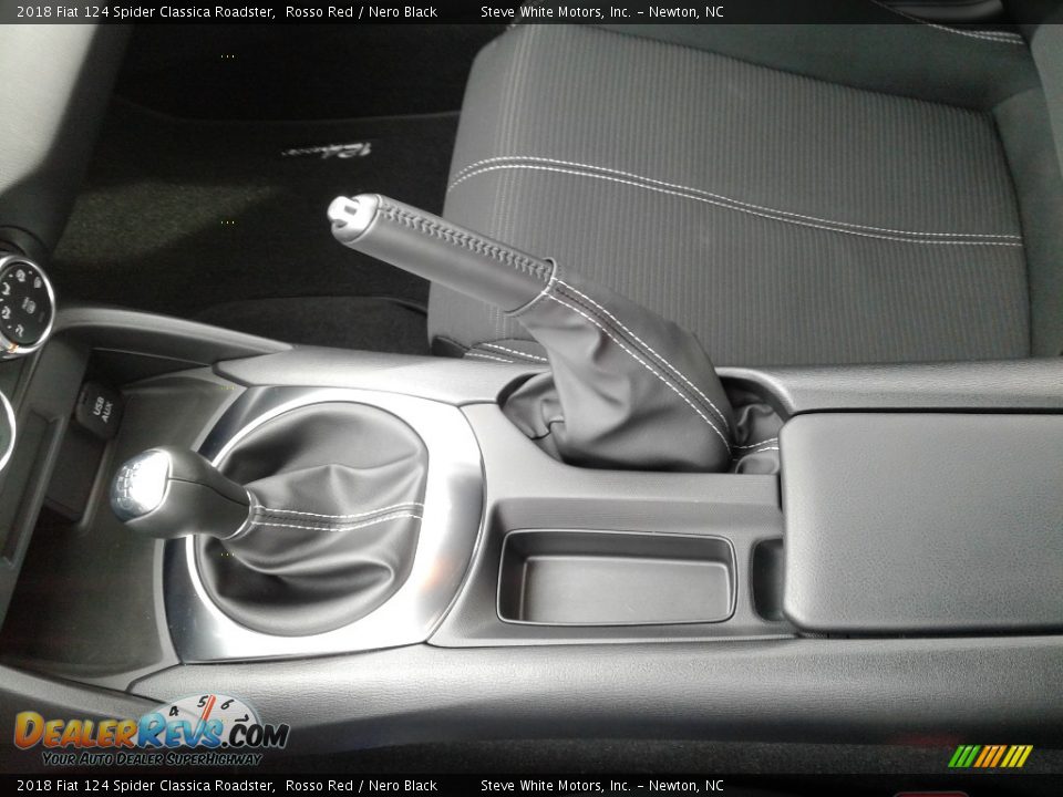 2018 Fiat 124 Spider Classica Roadster Shifter Photo #16