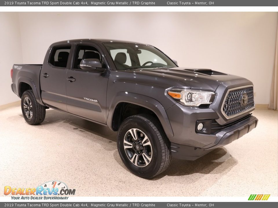 Front 3/4 View of 2019 Toyota Tacoma TRD Sport Double Cab 4x4 Photo #1
